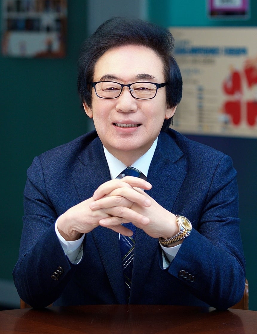 Kim Ki-deok describes his field-centered approach to council work — nearly three decades of staying close to Mapo's pressing issues — and says "the answer in politics lies in the field." Provided by Seoul Metropolitan Council