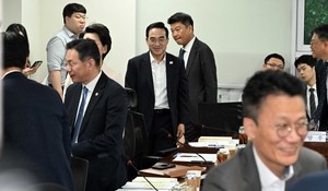 [헤럴드pic] 회의에 참석한 박홍근 기획예산처 장관