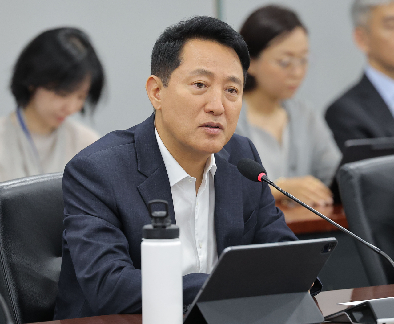 Seoul Mayor Oh Se-hoon speaks at the first regular senior staff meeting of the ninth elected-term administration, held at Seoul City Hall on July 15, where he discussed plans to boost the city's night economy. [Yonhap]