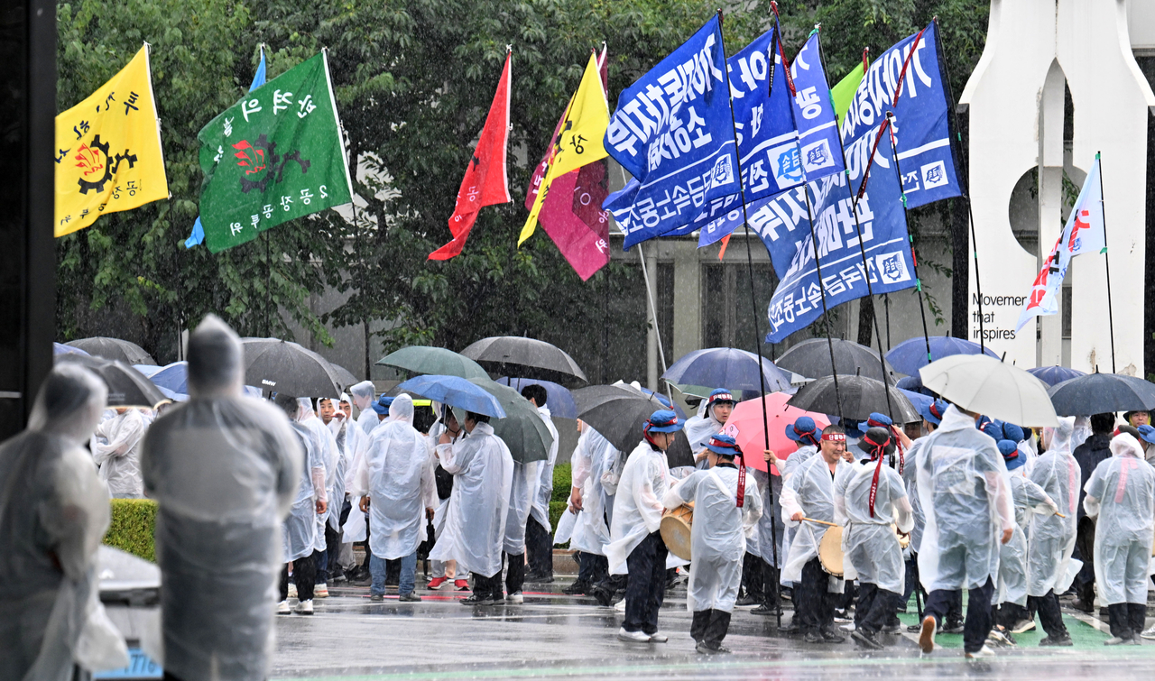 Union members attend Kia's 2026 wage and collective bargaining struggle declaration ceremony at Kia AutoLand in Gwangmyeong, Gyeonggi Province, on July 9. (Gwangmyeong=Lim Se-jun)