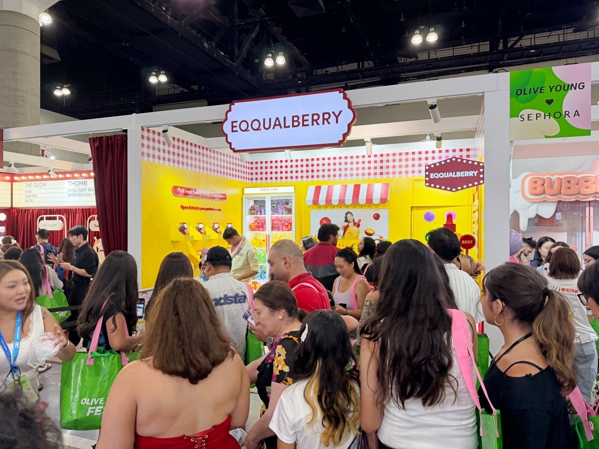 Visitors sample products at Eqqualberry's booth at Olive Young Festa LA 2026, held Aug. 14-16 in Los Angeles. (Boosters)
