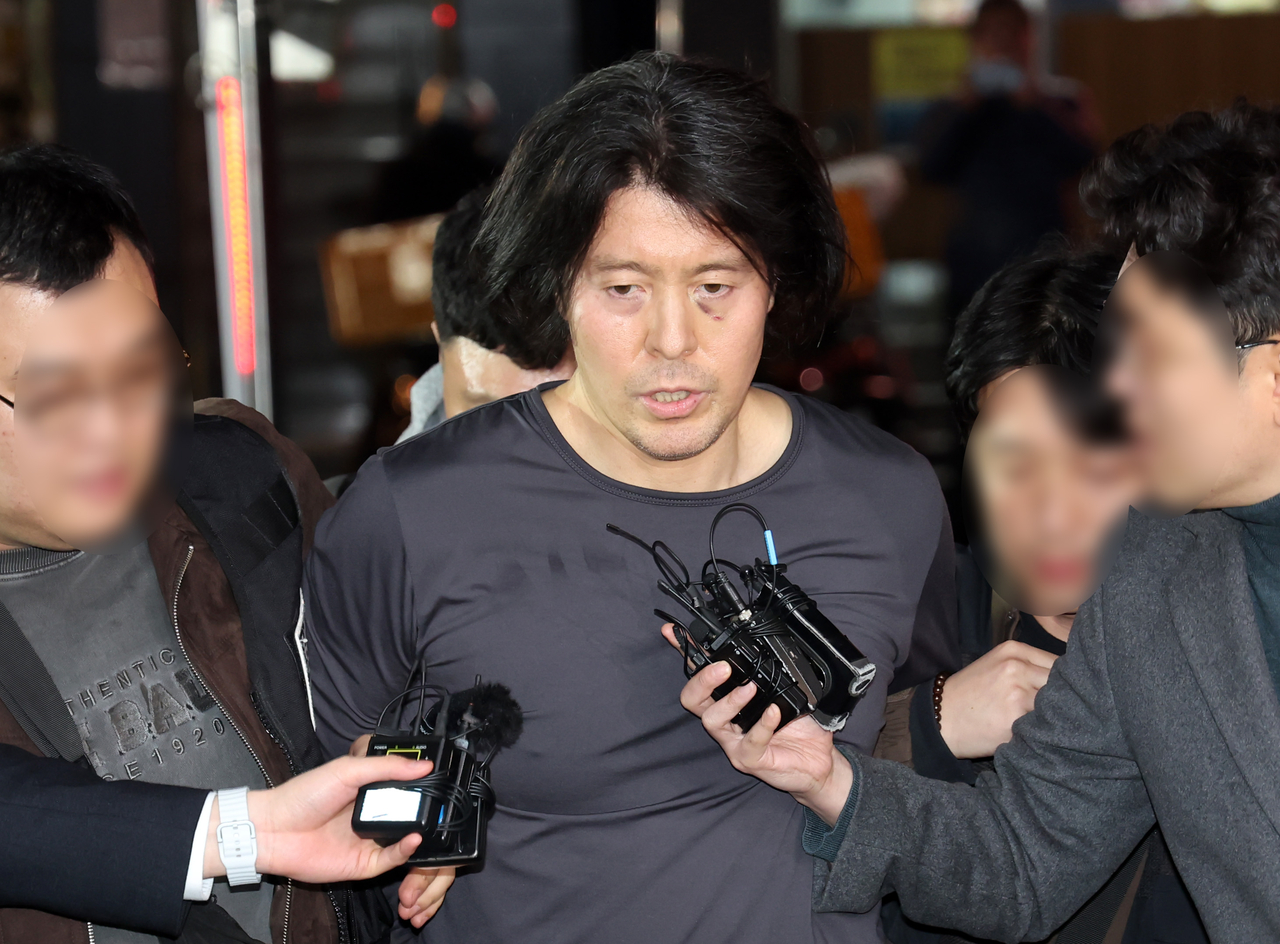 Kim Dong-hwan is escorted to the Busanjin Police Station in Busan after being arrested in Ulsan on March 17. (Newsis)