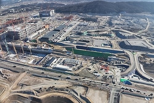This undated file photo shows its facilities under construction in Yongin, south of Seoul. (SK hynix Inc.)