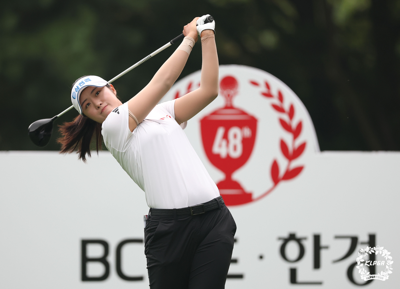 서교림이 21일 BC카드-한경 제48회 KLPGA 챔피언십 2라운드 1번홀에서 티샷 하고 있다. [KLPGA 제공]
