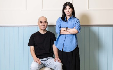 뮤지컬 ‘유미의 세포들’의 최재광(왼쪽) 작곡가, 김가람 작가. 윤창빈 기자