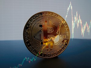 “7.8→7.6→7.7만달러” 출렁이는 비트코인…반등 약발 ‘8만달러’ 만들까 [크립토360]