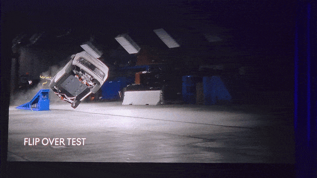 A rollover test video of the GV90 was screened at the Tech Brief, drawing considerable attention.
