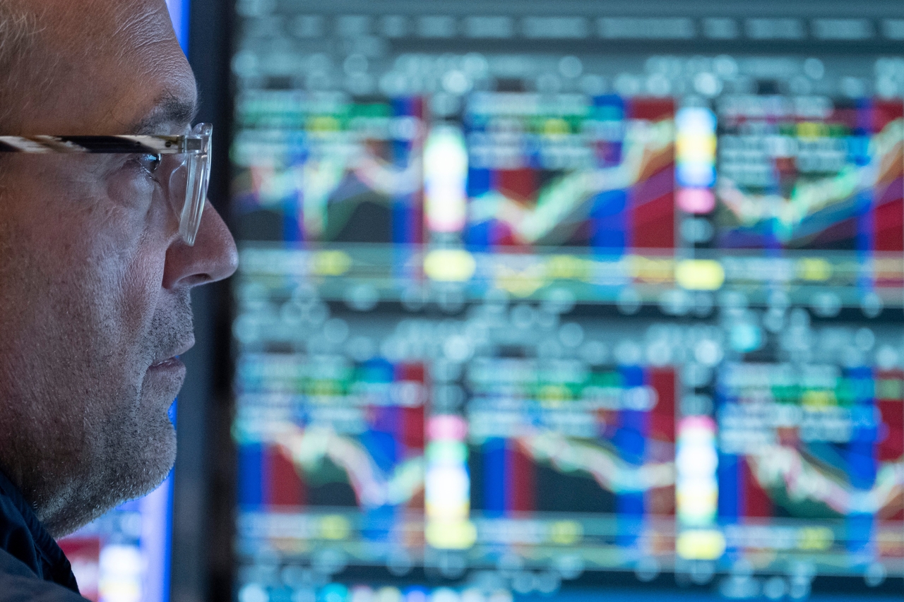 A market specialist works on the floor of the New York Stock Exchange in New York, Friday. (Yonhap-AP)