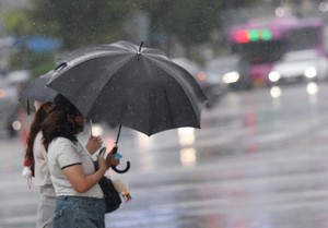 Weekend showers offer little relief as late-summer heat persists