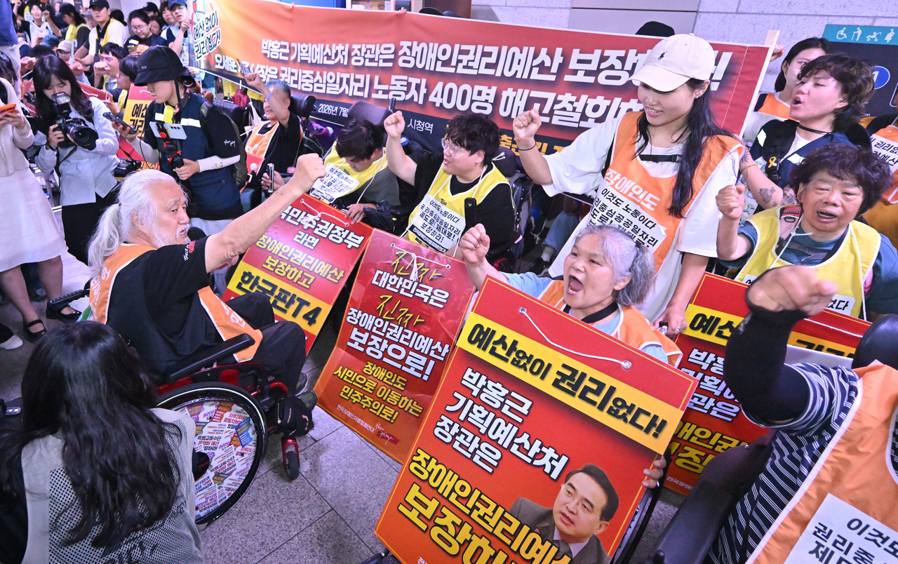 In this unrelated photo, Solidarity Against Disability Discrimination activists stage a demonstration on July 2, calling for better mobility rights at Seoul Metro Line 1's City Hall Station in Jung-gu, Seoul. (Im Se-jun/ The Korea Herald)