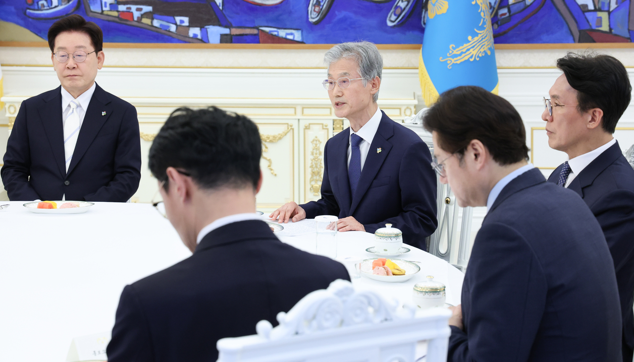 Chief Justice Jo Hee-dae speaks at a meeting between President Lee Jae Myung and the heads of the four branches of government held at Cheong Wa Dae on June 8. [Yonhap]