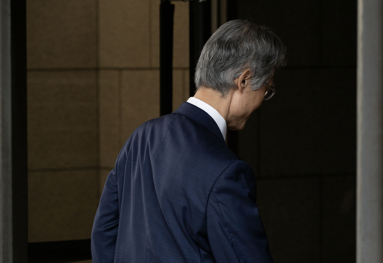 조희대 대법원장이 19일 오전 서울 서초구 대법원으로 출근하고 있다. 임세준 기자