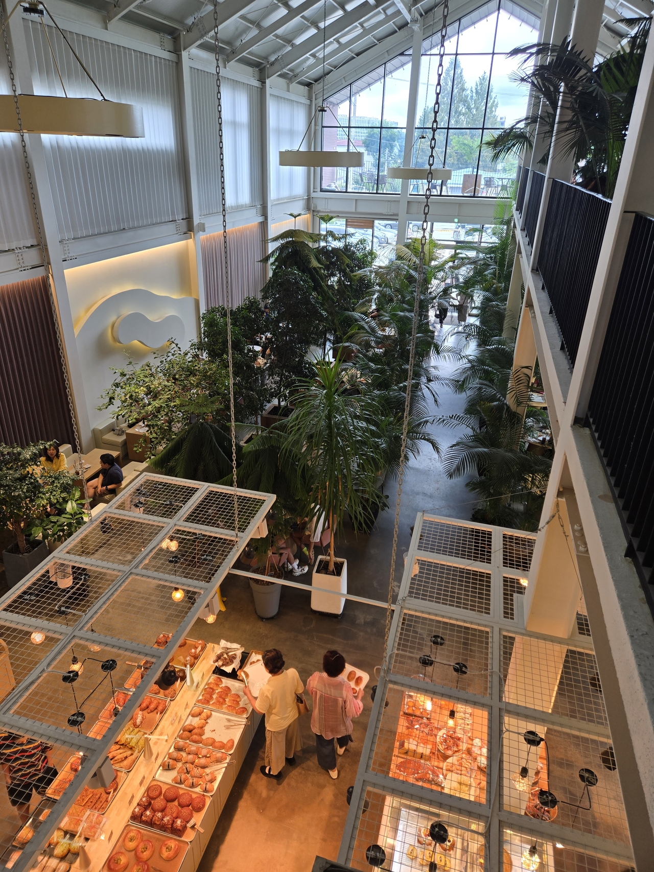 Visitors crowd a three-story bakery cafe in Hanam, Gyeonggi Province, on Monday morning. (Choi Jae-hee / The Korea Herald)