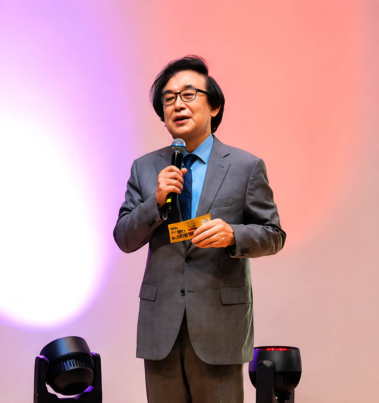 김기덕 의원이 지난 21일 서울 마포구청 대강당에서 열린 ‘2026 서울 코미디 페스티벌’에서 “시민의 문화향유 기회를 넓히는 축제가 지속될 수 있도록 관심과 지원을 아끼지 않겠다”며 축사하고 있다. 양정원 기자