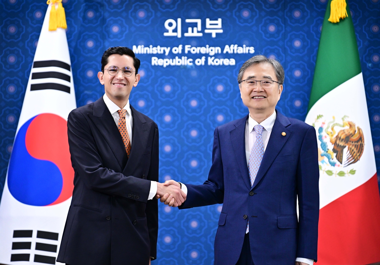 조현 외교부 장관(오른쪽)과 로베르토 벨라스코 알바레스 멕시코 외교장관. [외교부 제공]