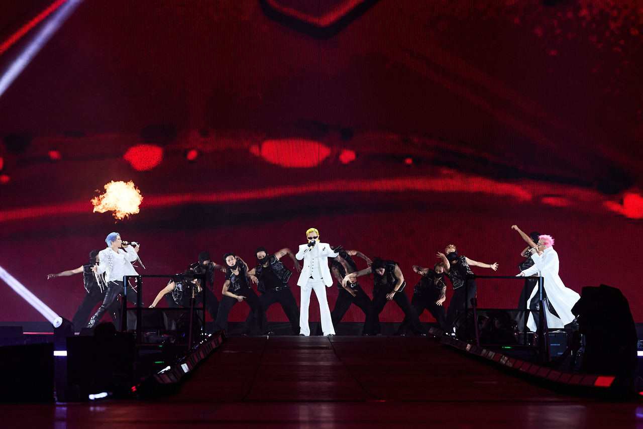 Big Bang performs during “XX: Cosmos,” held at Goyang Stadium in Goyang, Gyeonggi Province, Sunday. (YG Entertainment)
