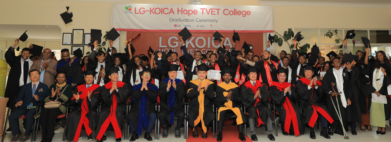 에티오피아 LG-KOICA 희망직업훈련학교가 현지시간 22일 제10회 졸업식을 진행했다.  [LG전자 제공]