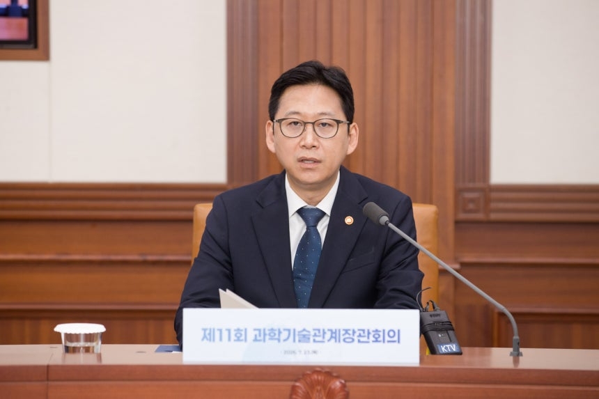 Deputy Prime Minister and Minister of Science and ICT Bae Kyung-hoon presides over the 11th Science and Technology Ministers' Meeting at the Government Complex Seoul in Jongno-gu, Seoul, on July 23. [Ministry of Science and ICT]