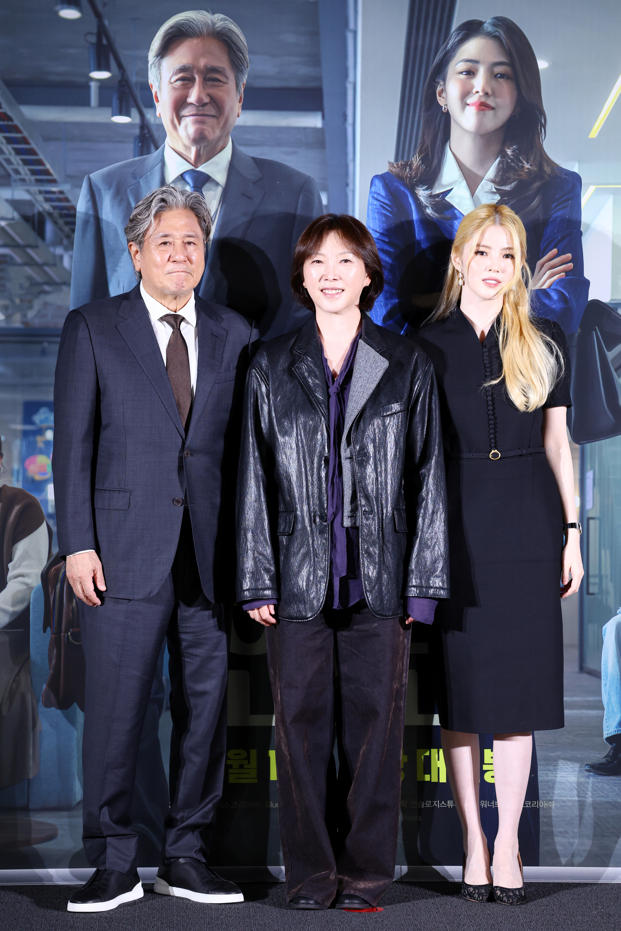 Actors Choi Min-sik (Left) and Han So-hee (Right), as well as director Kim Do-young, pose during a press conference in Seoul on Monday, for the upcoming Korean film "Intern." (Yonhap)