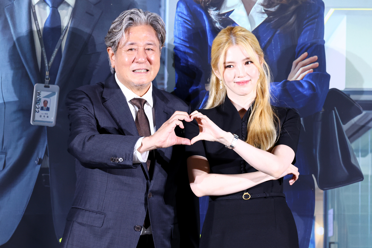 Choi Min-sik (left) and Han So-hee attend a press conference for "The Intern" at CGV Yongsan IPark Mall in Seoul on Monday. (Yonhap)
