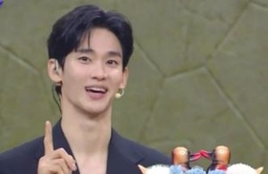 Kim Soo-hyun makes first TV appearance in a year amid controversy