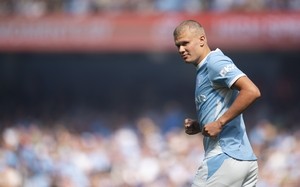 Haaland chops off his locks