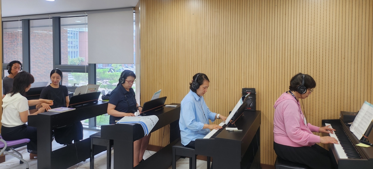 A lifelong learning class in session