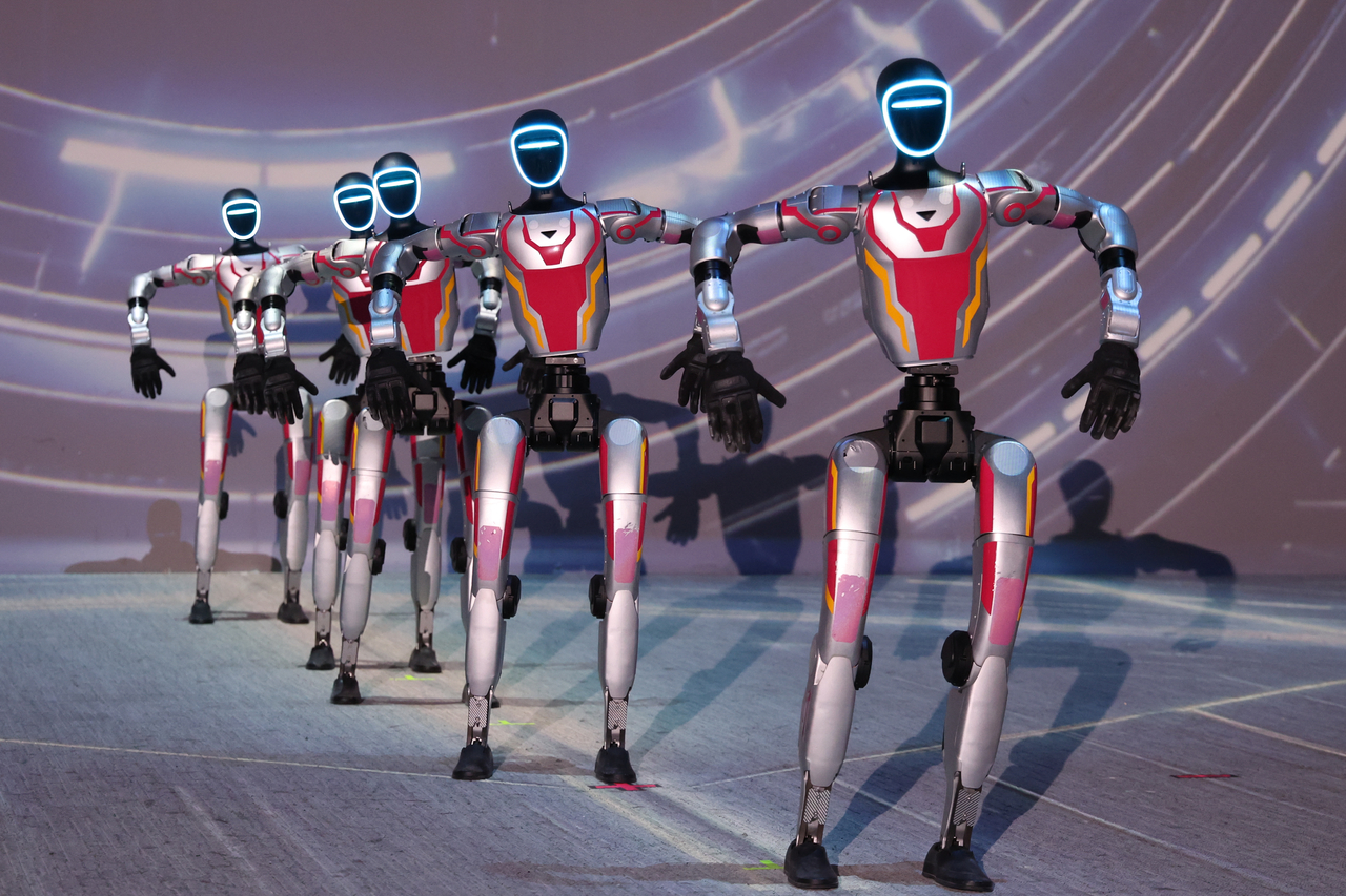 Galaxy Corporation's humanoid robots perform during the grand opening of Galaxy Robot Park in Gangdong-gu, Seoul, Friday. (Yonhap)