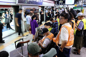 ‘출근길 휠체어 지하철 시위’ 73회로 멈춘다…전장연 4년여 만에 전면 중단 [세상&]