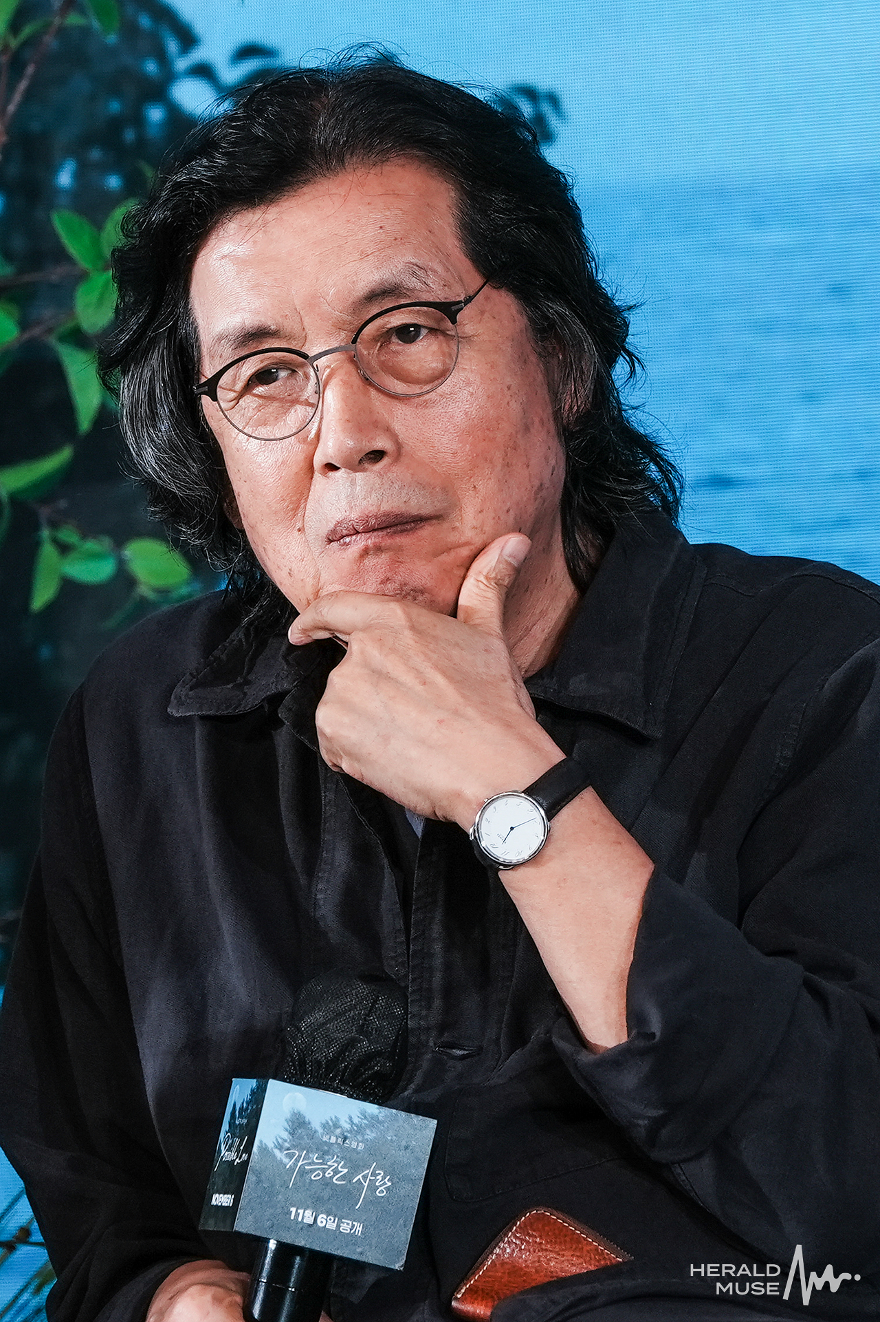 [헤럴드뮤즈=민경빈 기자] 이창동 감독이 25일 오전 서울 마포구 호텔 나루 서울 엠갤러리에서 진행된 넷플릭스 영화 ‘가능한 사랑’ (감독 이창동)제작보고회에 참석해 소감을 전하고 있다.