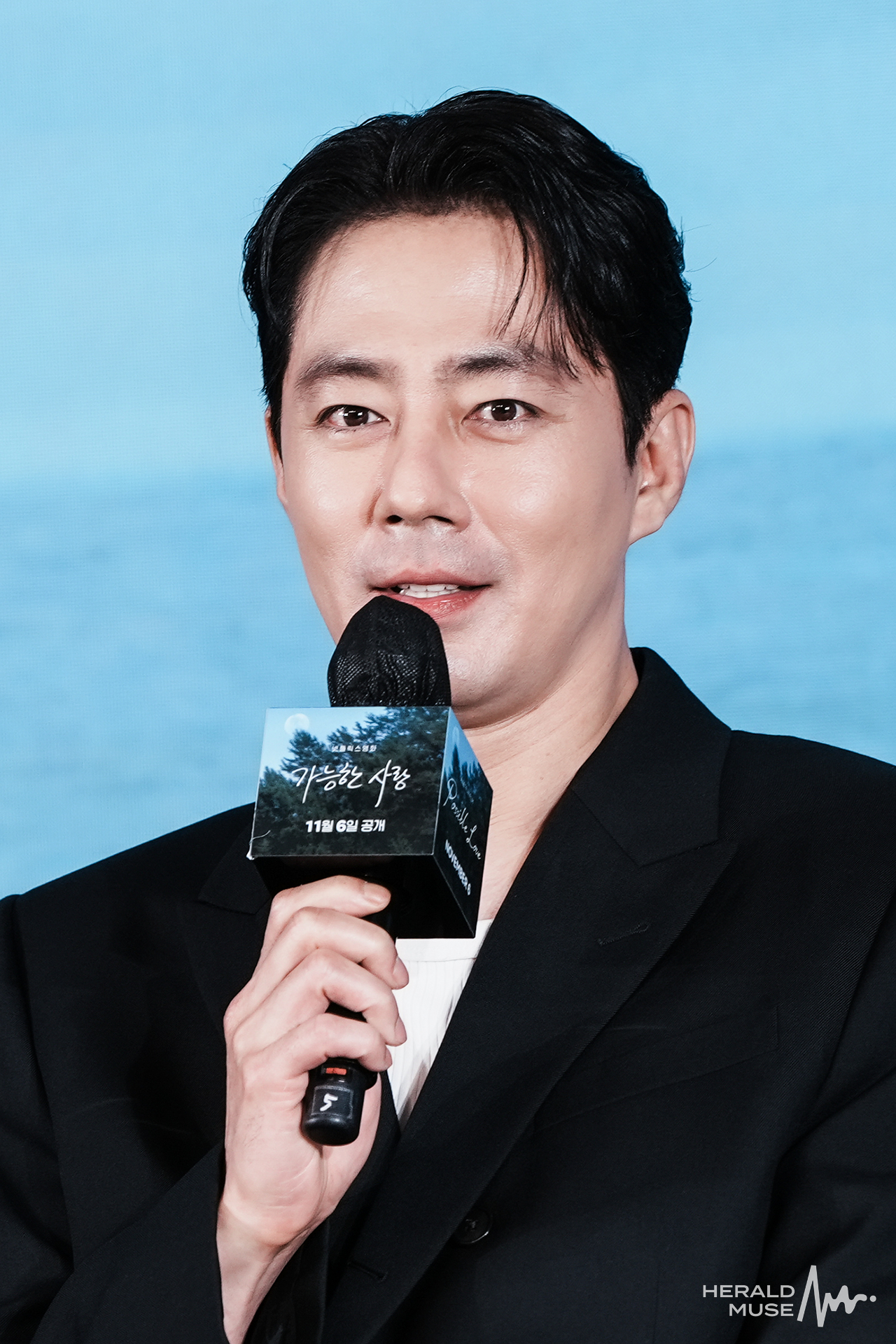 [헤럴드뮤즈=민경빈 기자] 배우 조인성이 25일 오전 서울 마포구 호텔 나루 서울 엠갤러리에서 진행된 넷플릭스 영화 ‘가능한 사랑’ (감독 이창동)제작보고회에 참석해 소감을 전하고 있다.
