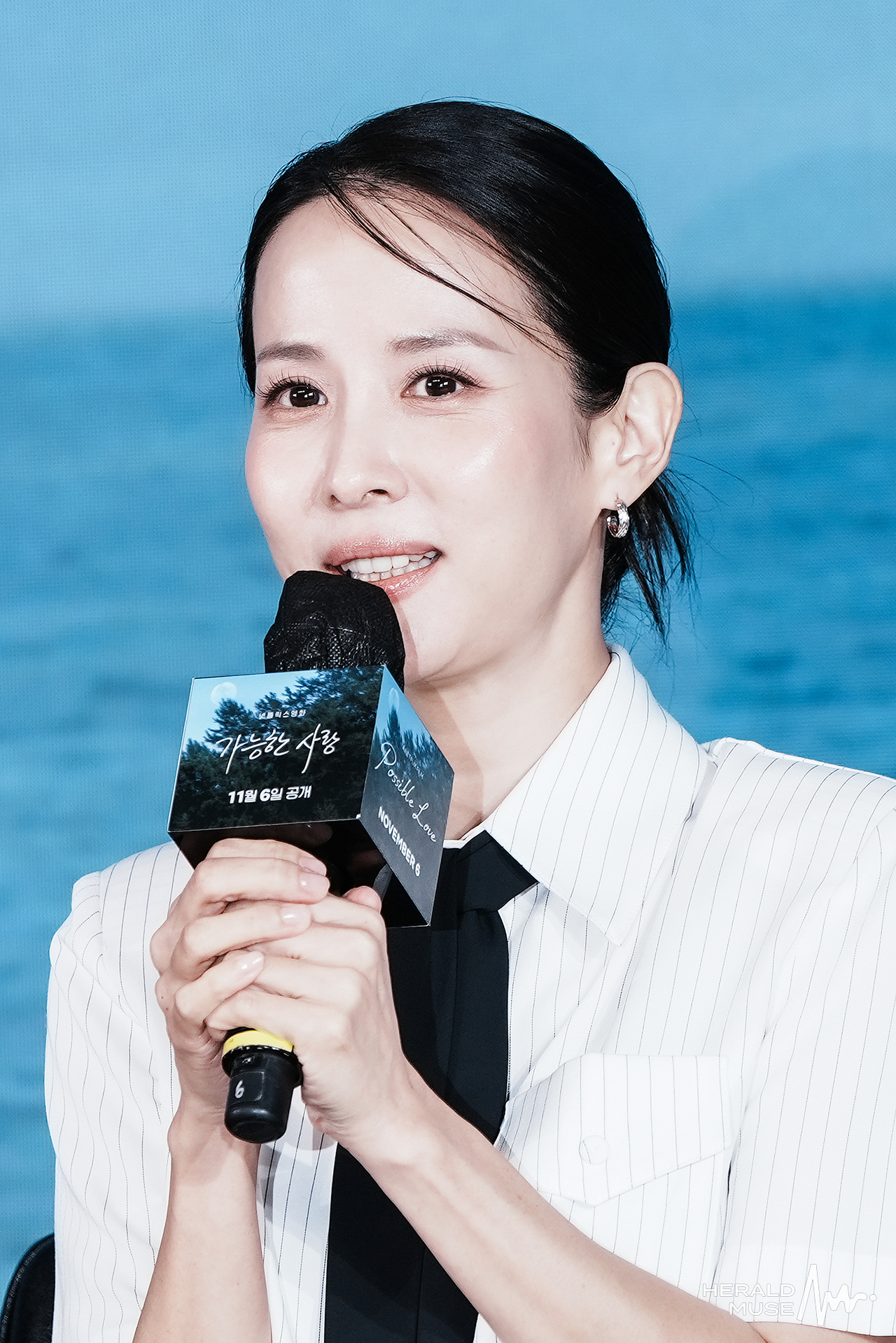 [헤럴드뮤즈=민경빈 기자] 배우 조여정이 25일 오전 서울 마포구 호텔 나루 서울 엠갤러리에서 진행된 넷플릭스 영화 ‘가능한 사랑’ (감독 이창동)제작보고회에 참석해 소감을 전하고 있다.