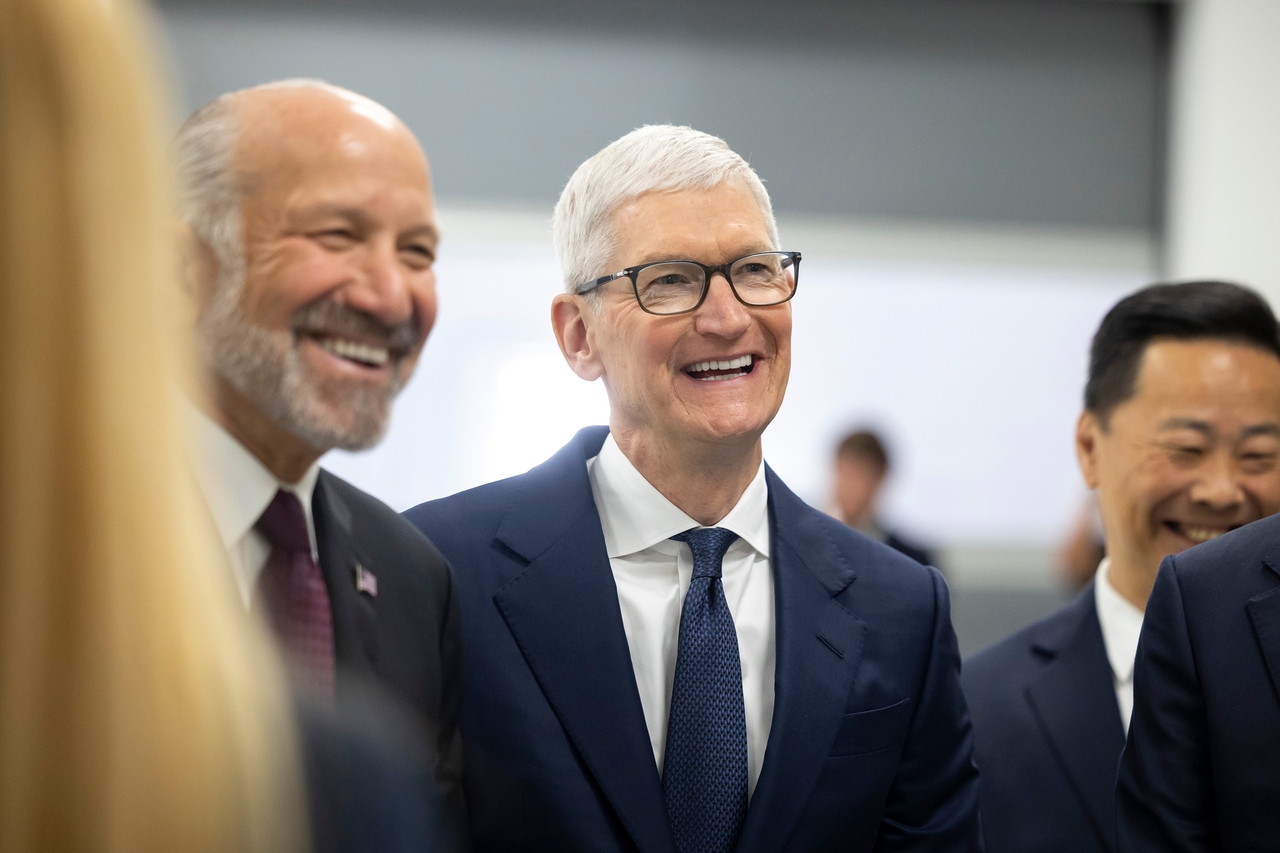 Tim Cook publicly introduces same-sex partner 'Mike' at Apple farewell event