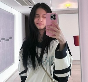블랙핑크 지수 집에 수십억대 그림이…무심코 찍은 셀카에 포착