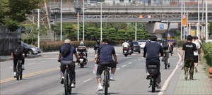 ‘임금 안 깎는 정년연장’ 길 열려…재계 “산업계 전반 확산 우려” [현대차 임협 잠정합의]