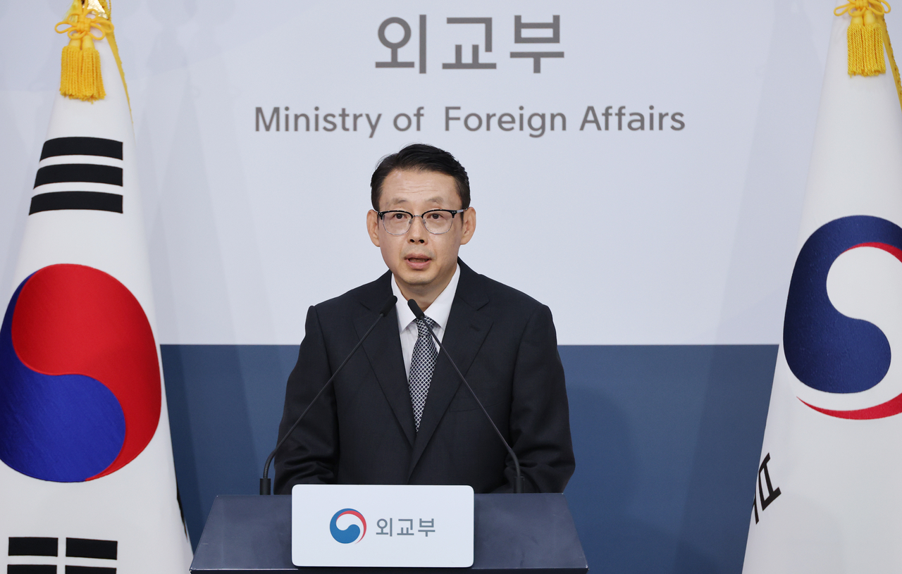 박두순 외교부 대변인이 18일 서울 종로구 정부서울청사 외교부에서 정례브리핑을 하고 있다. [연합]
