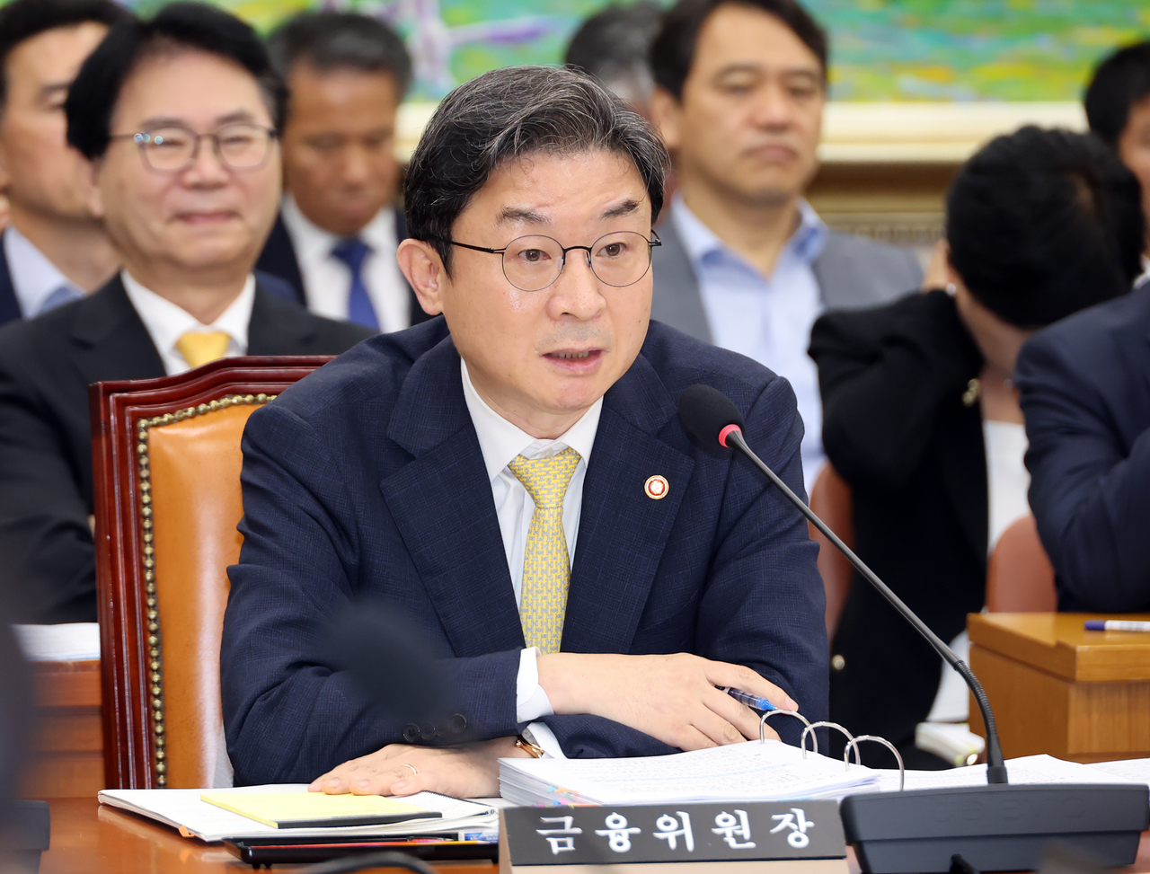 Financial Services Commission Chairman Lee Eok-won answers lawmakers' questions at the first plenary session of the National Assembly's Political Affairs Committee on Monday.