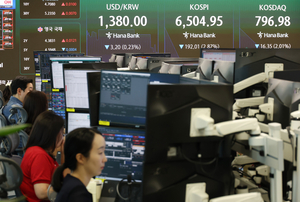 코스피 장중 4%대 떡락... 반도체 투톱 무너지며 6400선 간당간당