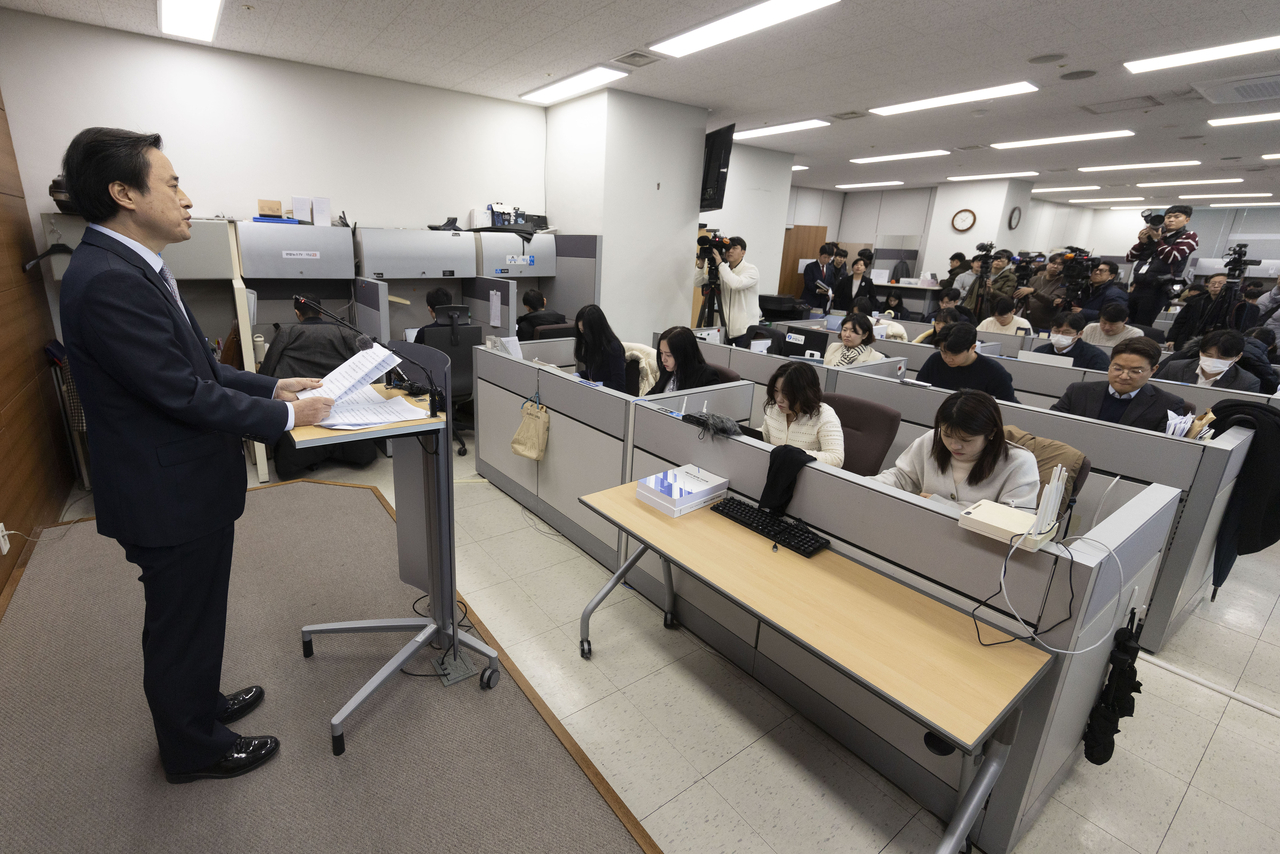 Special Prosecutor Cho Eun-seok announces the results of the investigation into the insurrection and foreign conspiracy case related to former President Yoon Suk Yeol's Dec. 3 emergency martial law declaration at the Seoul High Prosecutors' Office briefing room in Seocho-gu, Seoul, on Dec. 15 last year.