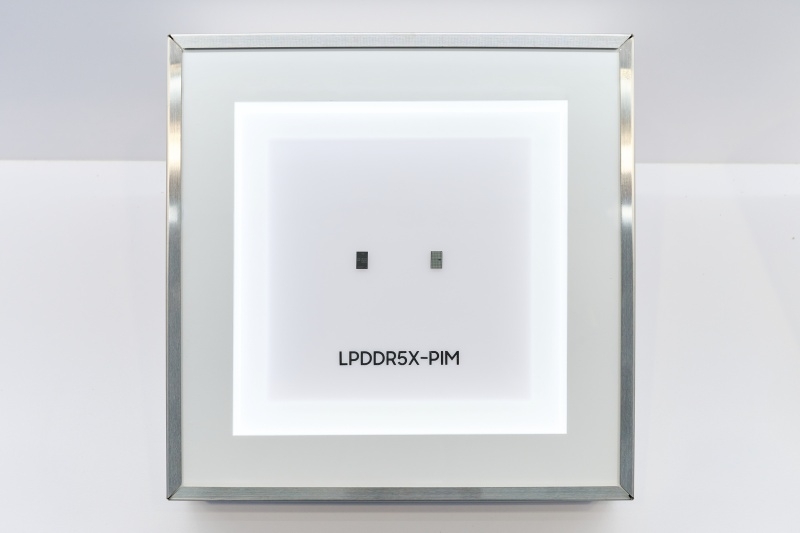 삼성전자가 세계 최초로 개발한 ‘LPDDR5X-PIM’ [삼성전자 제공]