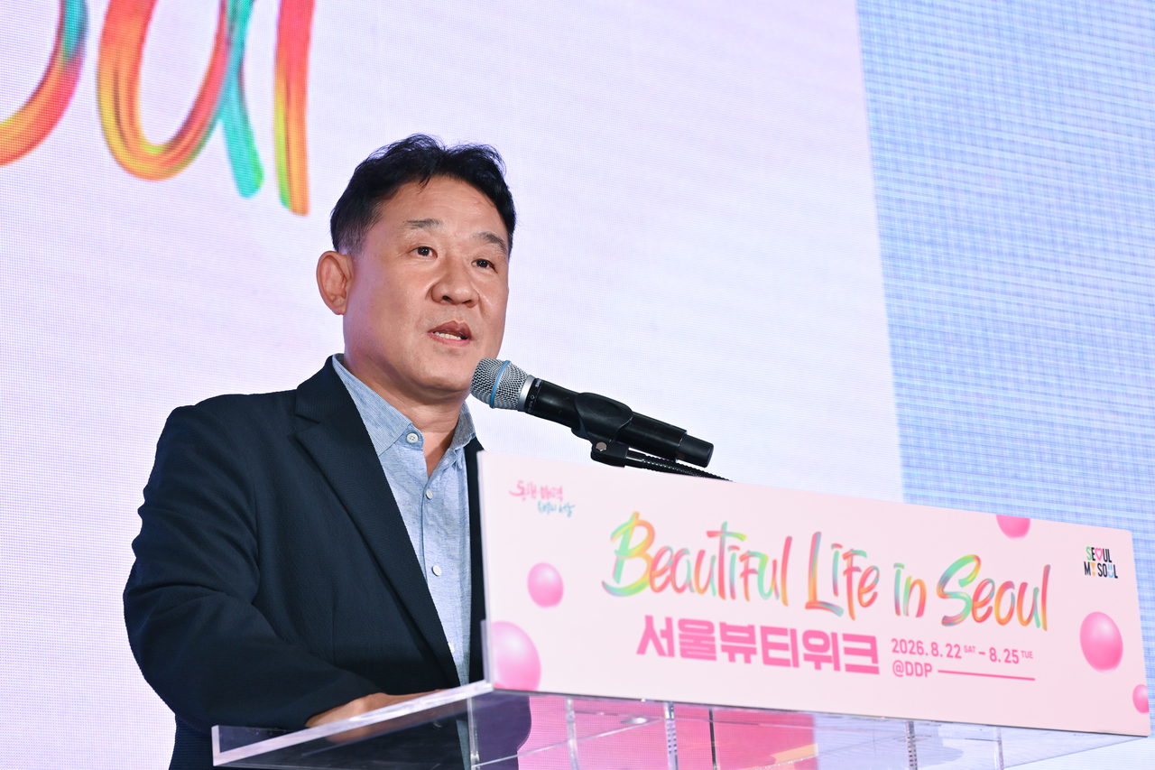 이준형 서울시의회 기획경제위원장이 지난 23일 DDP에서 열린 ‘뷰티풀 라이프 인 서울’ 개막식에서 축사하고 있다. 이 위원장은 서울 시민의 일상을 세계인이 주목하는 문화·산업 콘텐츠로 육성하겠다고 밝혔다. 서울시의회 제공