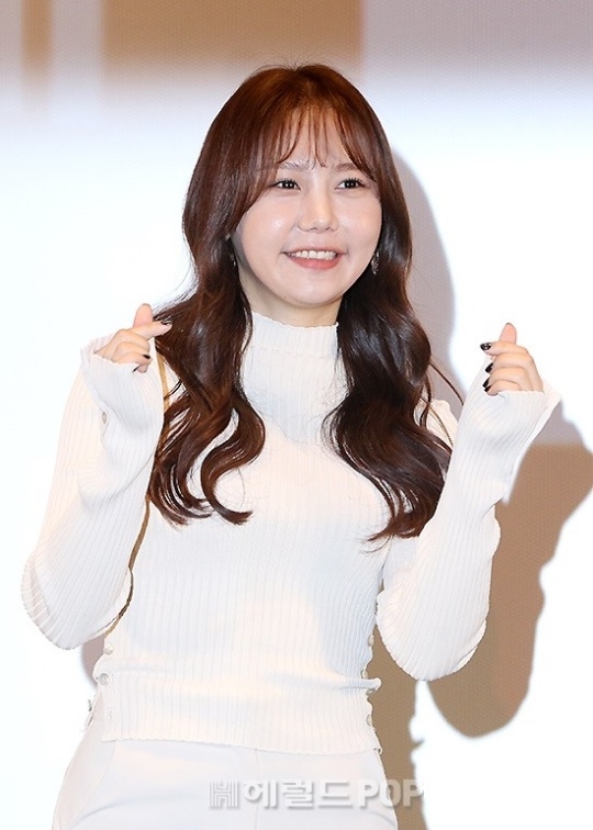 Singer Song Ha-ye. [Herald POP (now Herald Muse) via The Korea Herald]