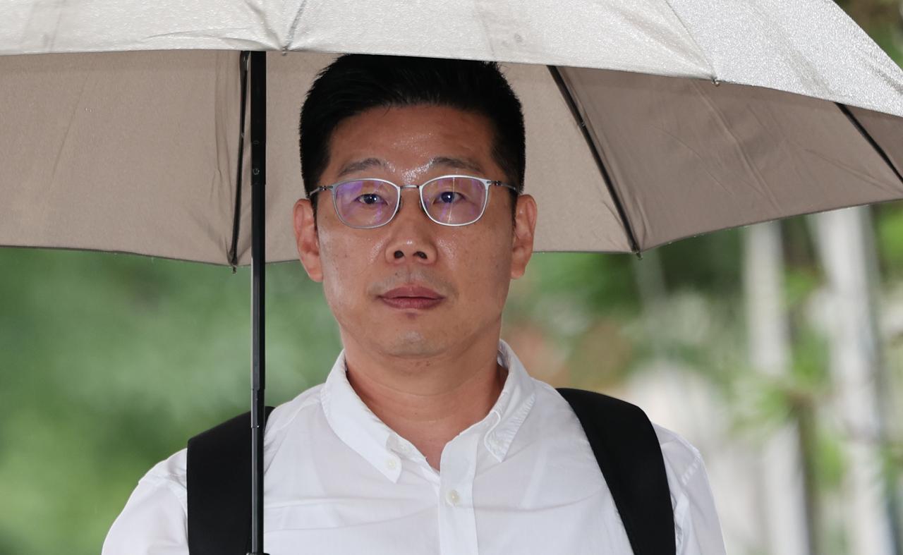 Col. Cho Sung-hyun, former commander of the 1st Security Group under the Capital Defense Command, arrives at the second comprehensive special prosecutor's office in Gwacheon, Gyeonggi Province, on July 15 to be questioned as a suspect on charges of performing an important role in insurrection.