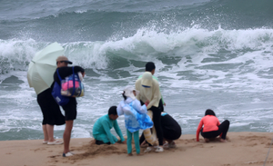 Typhoon Saudel Heads for Landfall in Eastern China After Canceling Flights in Taiwan and Hong Kong