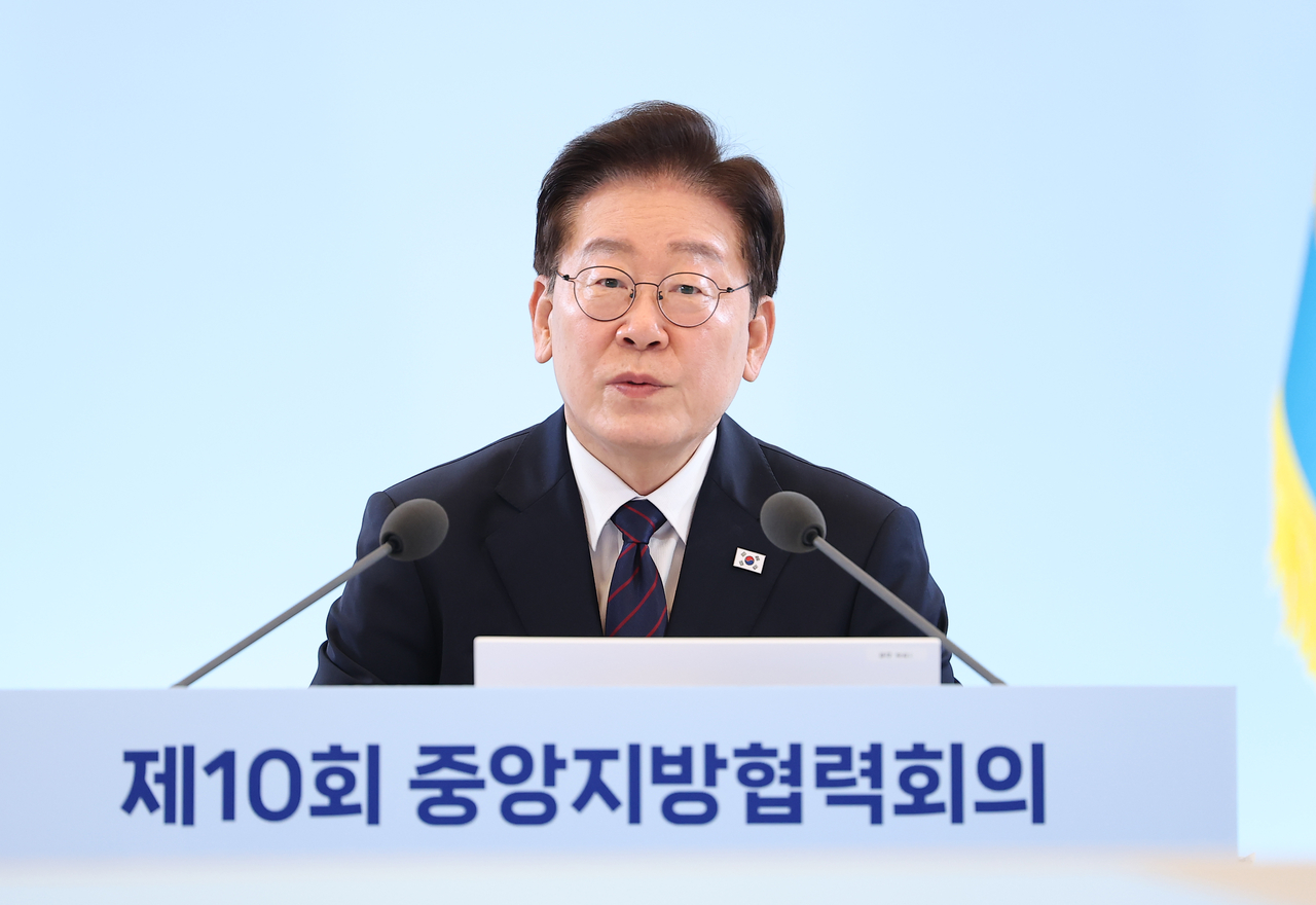 이재명 대통령이 26일 청와대에서 열린 제10회 중앙지방협력회의에서 발언하고 있다. [연합]