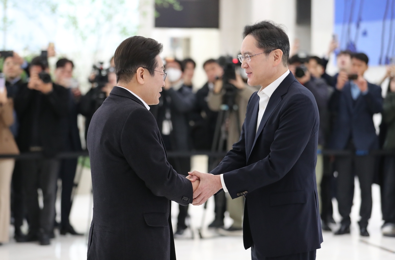 이재명 대통령과 이재용 삼성전자 회장. [연합]