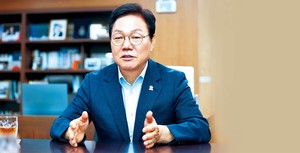 “가뭄·폭염·폭우 일상화된 재난…총괄 통합지원센터 만들겠다” [민선 9기 광역단체장을 만나다-박완수 경남지사]
