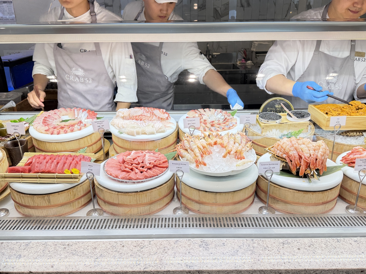 The Sashimi counter at Crab 52 (Hong Yoo/The Korea Herald)