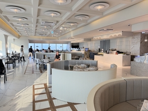 Korea's priciest buffet combines crab, caviar and Han River view 52 floors up