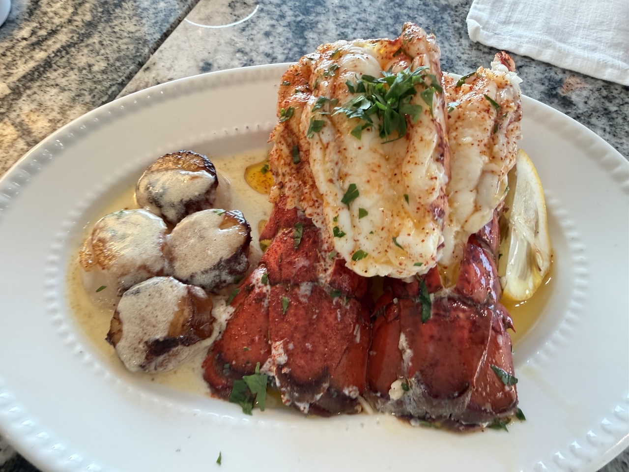 Butter lobster with garlic cream scallop (Hong Yoo/The Korea Herald)